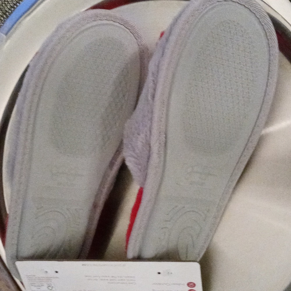 Slippers Medium NWT Gray and Red Cherry - Picture 4 of 8